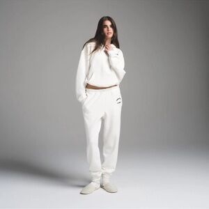 SKIMS White Cotton Fleece Shrunken Cropped Hoodie Classic Jogger Marble Graphic
